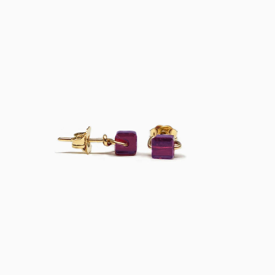 Gold and amethyst cube studs earrings