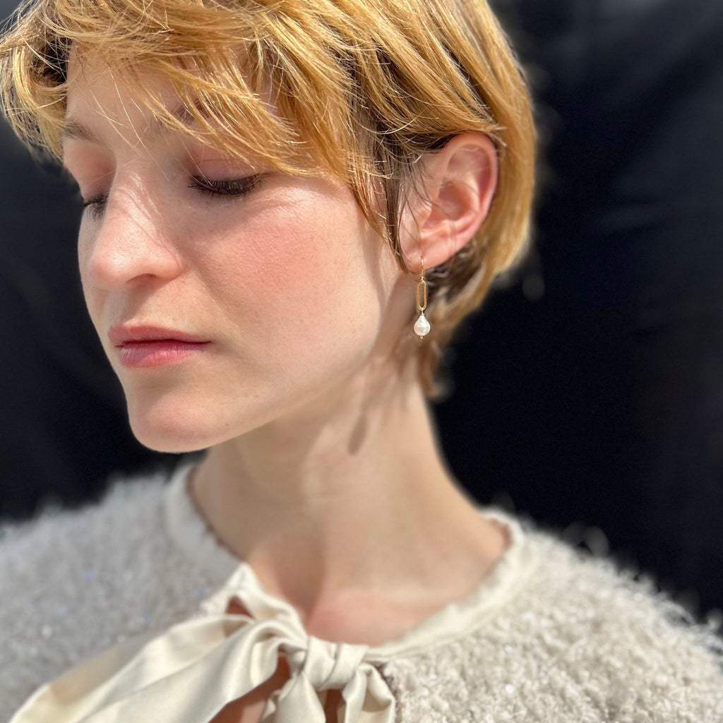 Baroque pearls paperclip earrings 