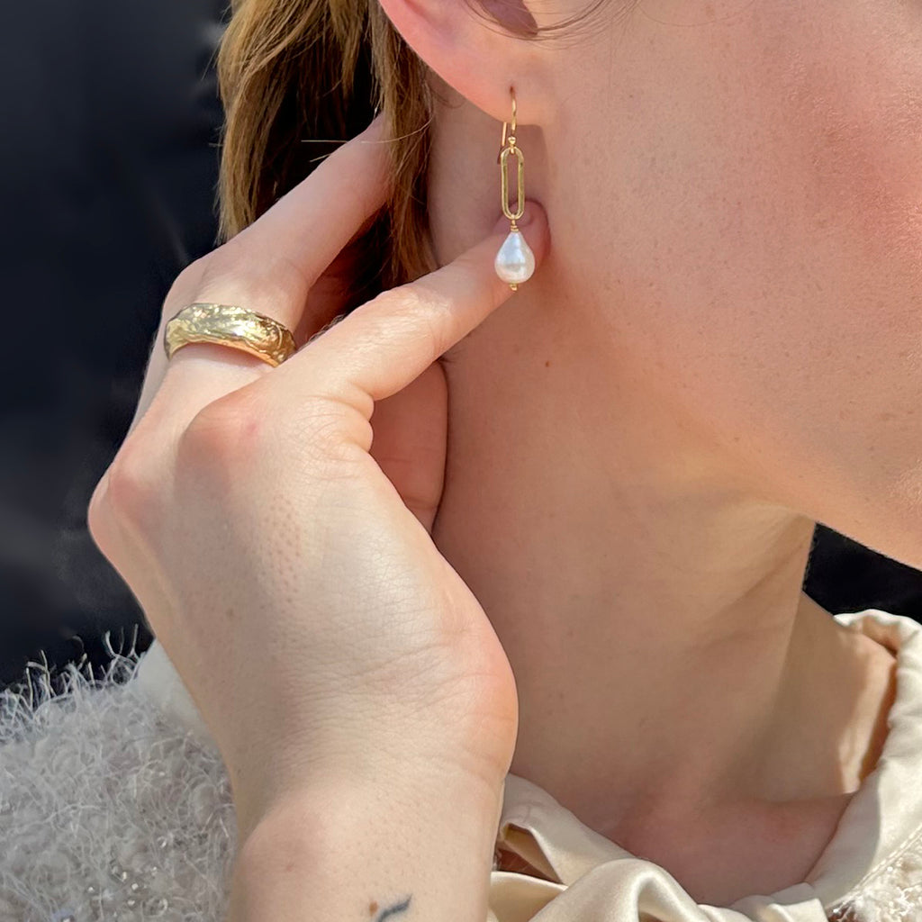 desideri design baroque pearl gold paperclip earrings