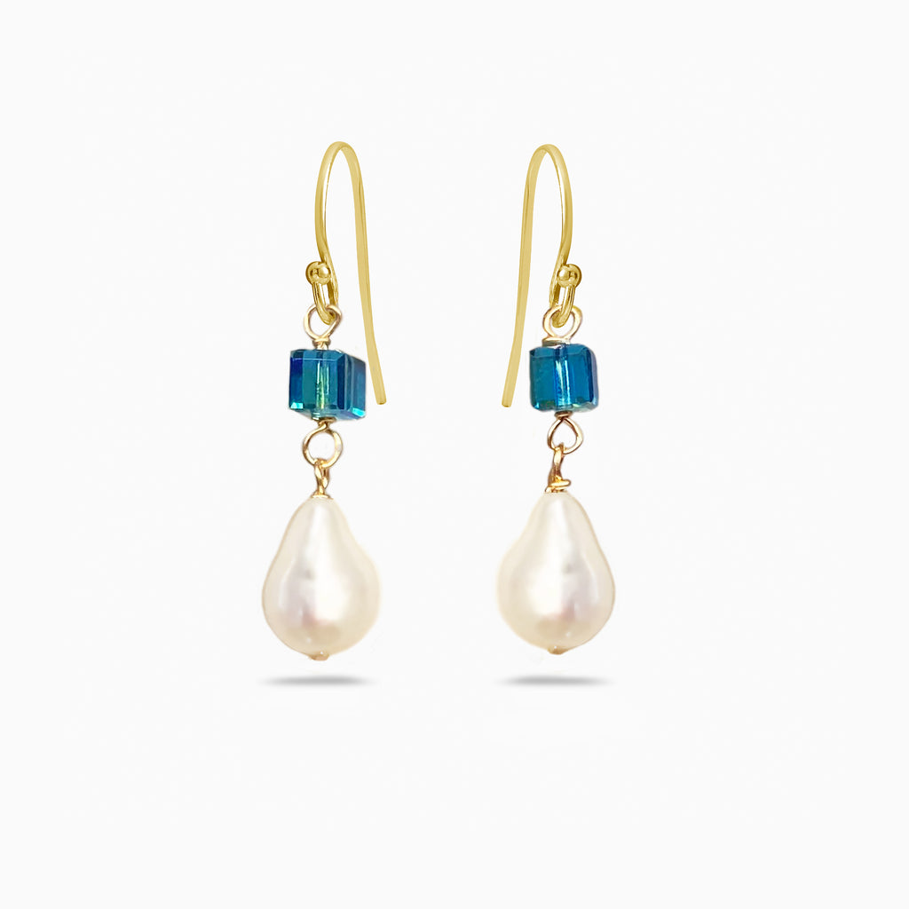 Pearls and blue crystals earrings in gold or silver by Desideri design