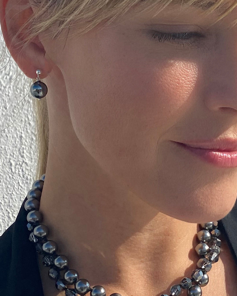 Black pearls drop earrings and necklace
