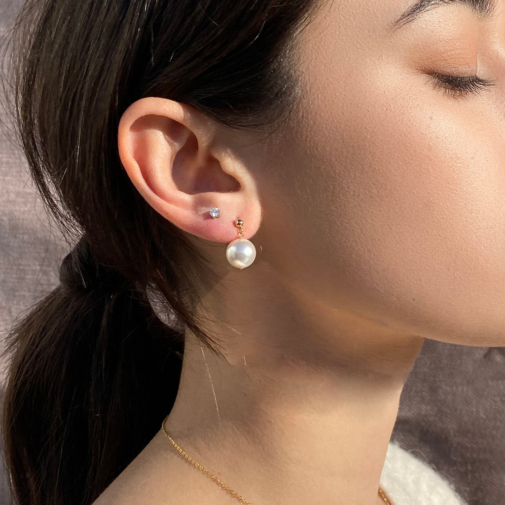 Round drop pearl earrings in gold by Desideri design