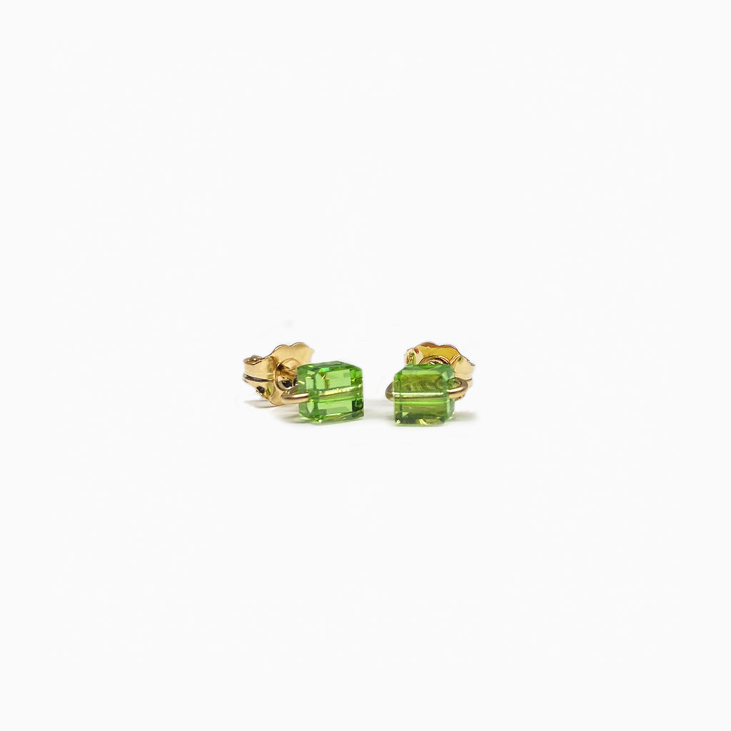 Light green peridot crystals gold studs earrings