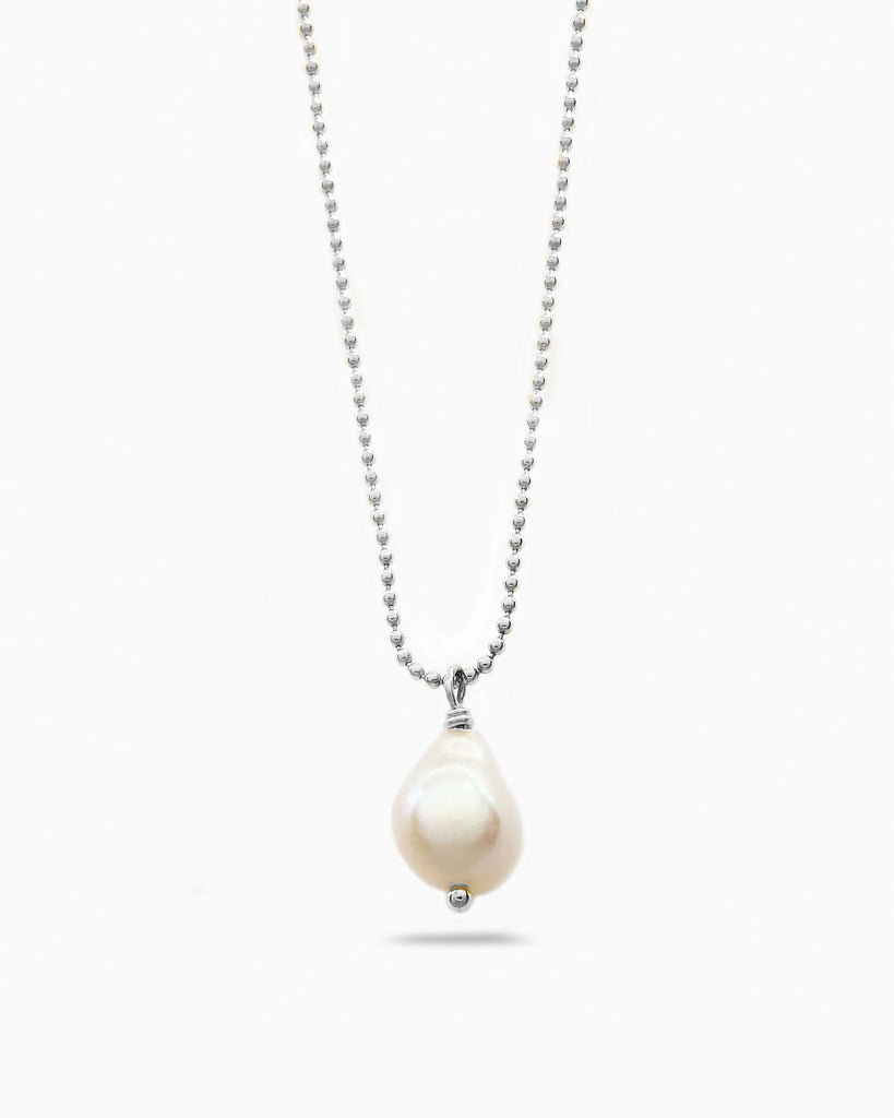 Silver coltured pearl pendant necklace, ball chain.