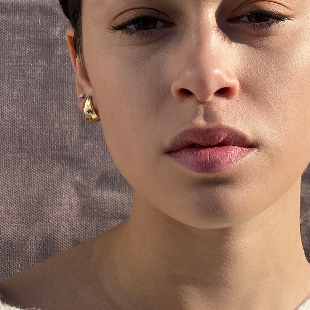 Solid gold small organic shaped earrings. Sculptural studs by Desideri design